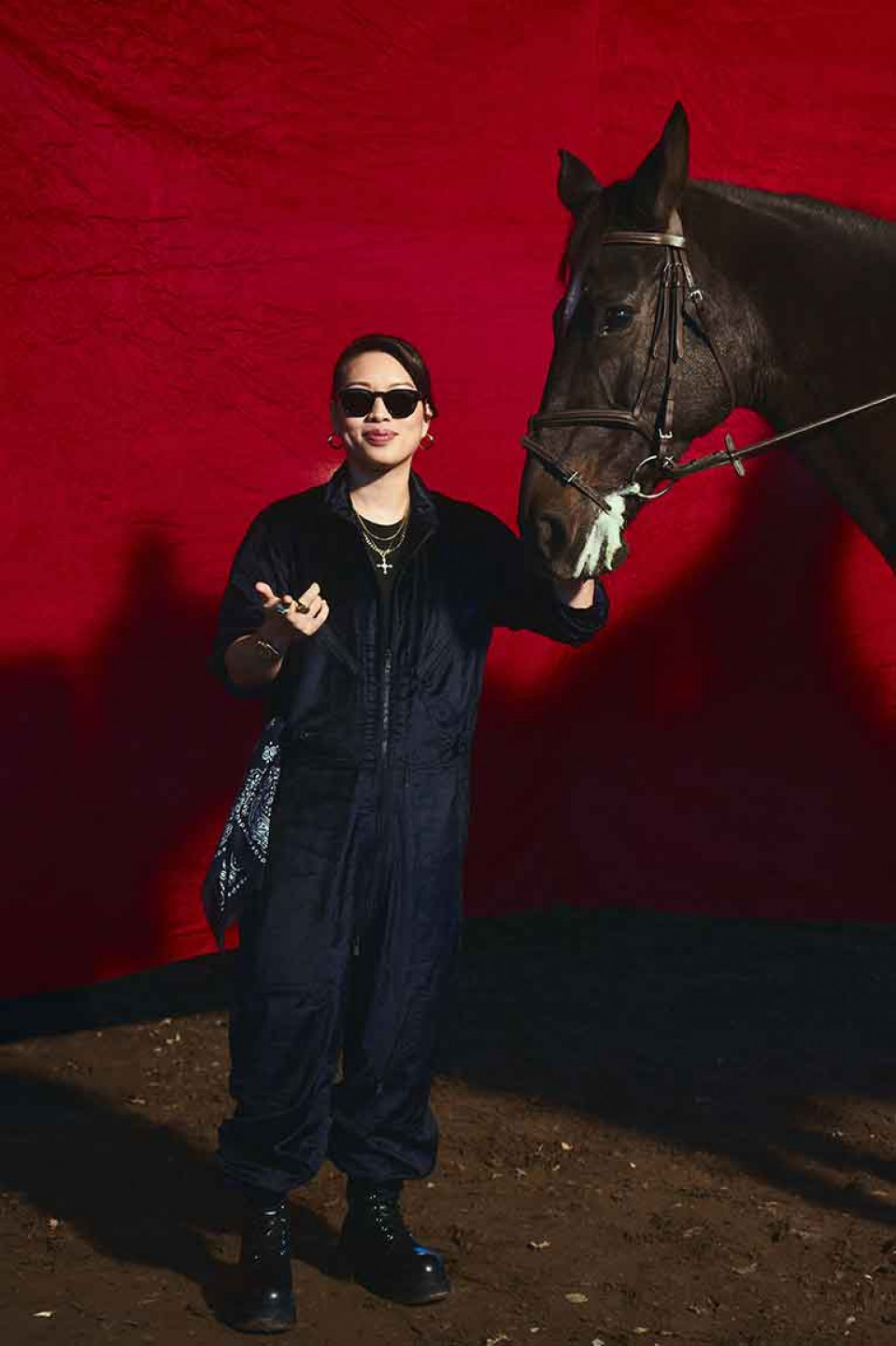 葛仲珊新歌 MV 與馬共舞、對馬饒舌