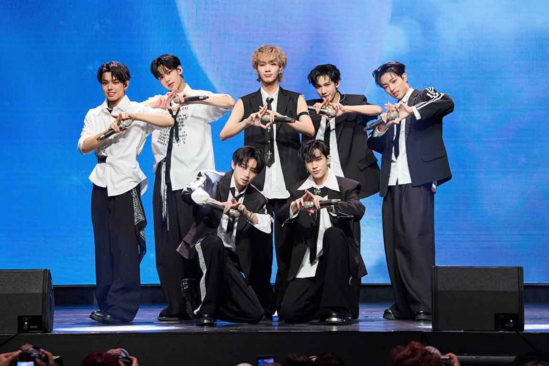 F.F.O(上排左起:加藤琉士、彥旭、鈞嘉、小新、至琦_下排左起:勝銘、俊希)