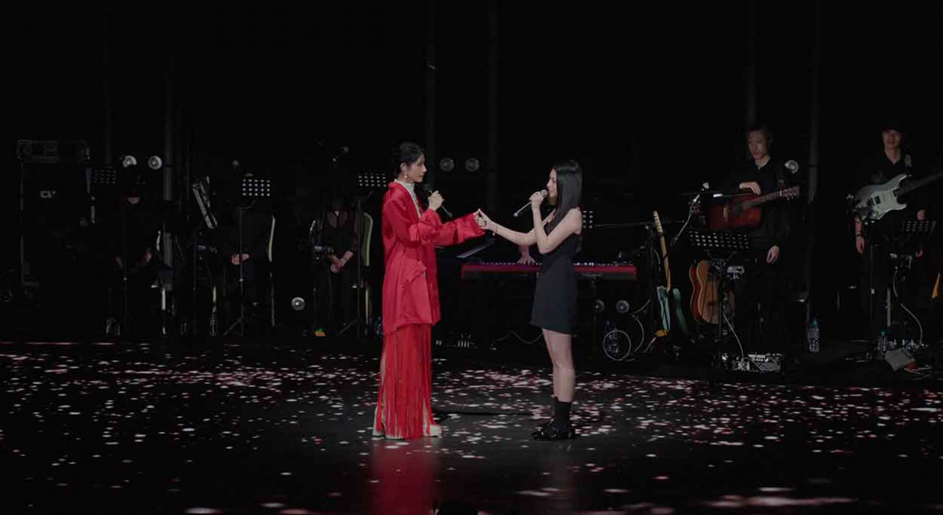 顧穎驚喜現身!母女倆首度演唱會同台飆唱