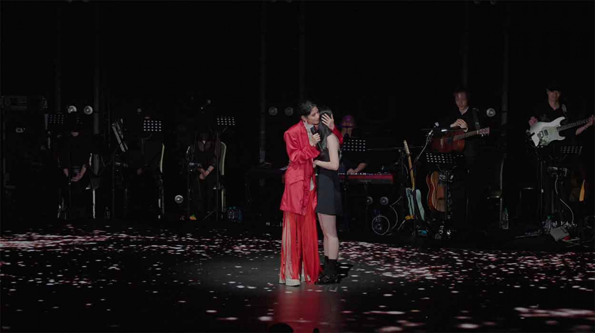 千娜「媽媽!老闆!」多重身份一鍵切換