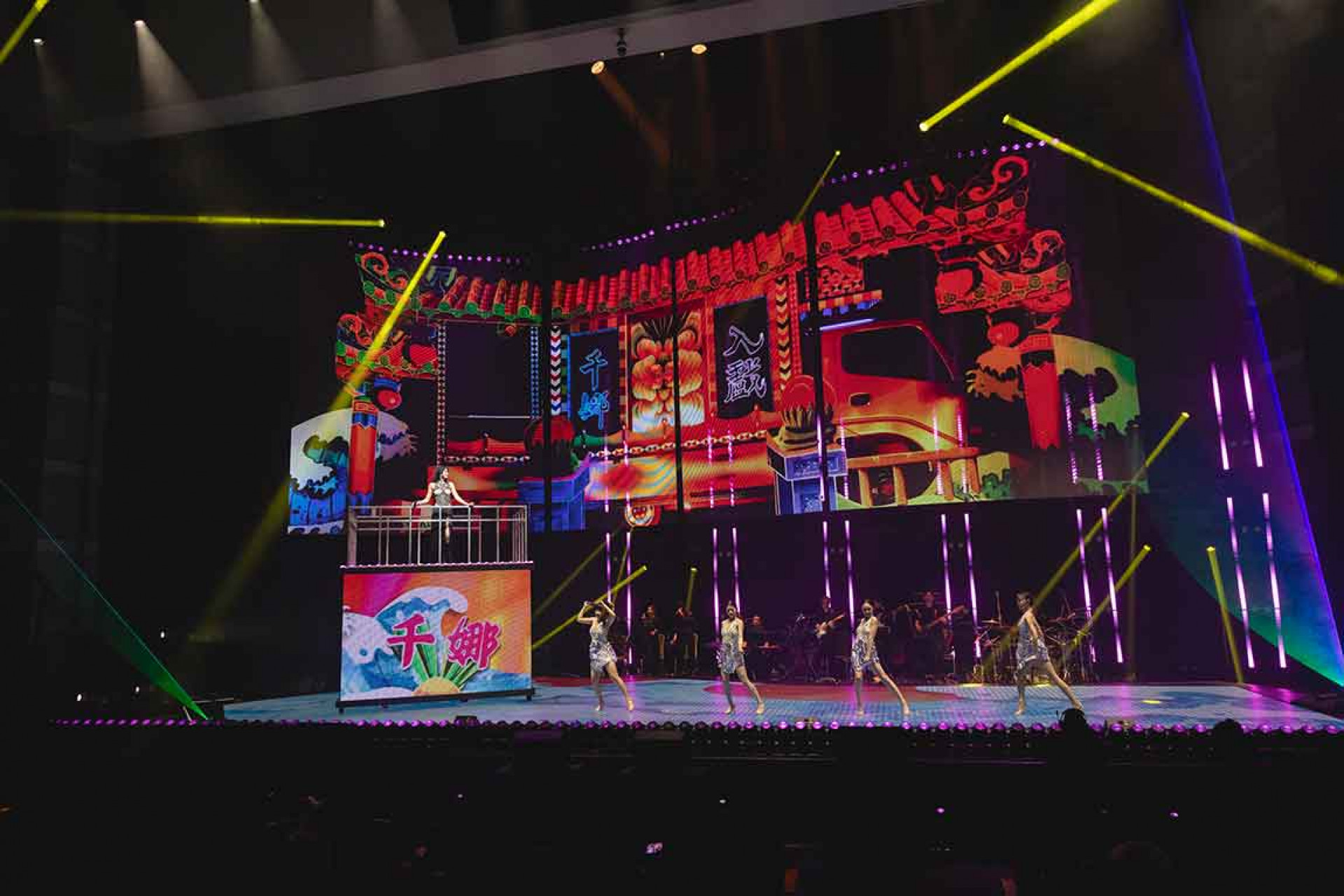 挑戰電子花車唱跳歌手 全場氣氛爆棚宛如大型歌舞廳