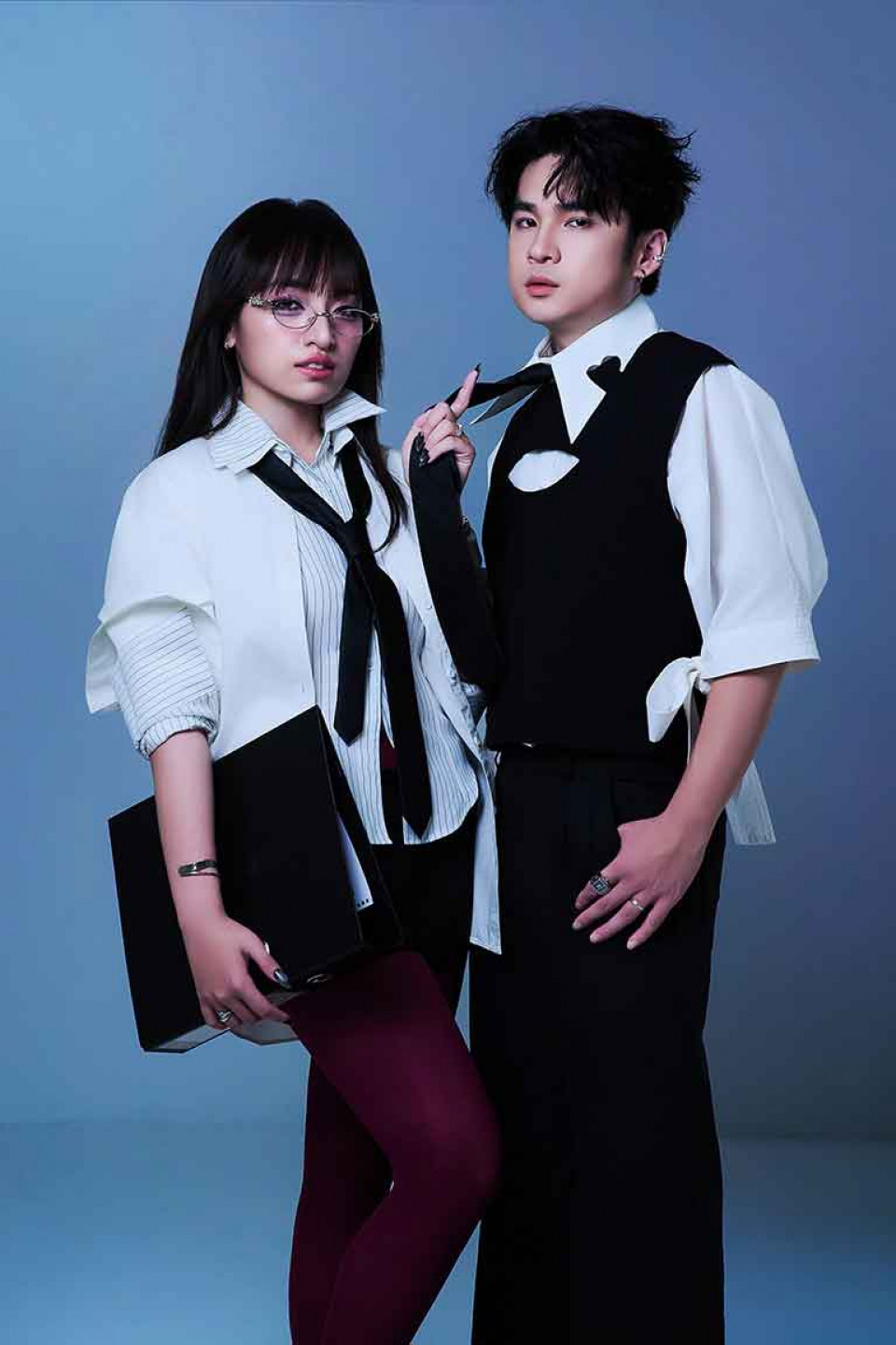 桃子A1J(左)與滴燙Ditton(右)聯手打造全新單曲〈4to9〉