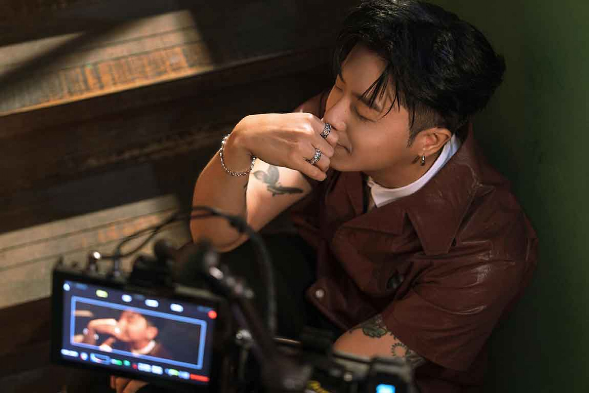 HowZ唱出偷情激情 〈Mr. Wang〉曝光「老王的慾望現形記」