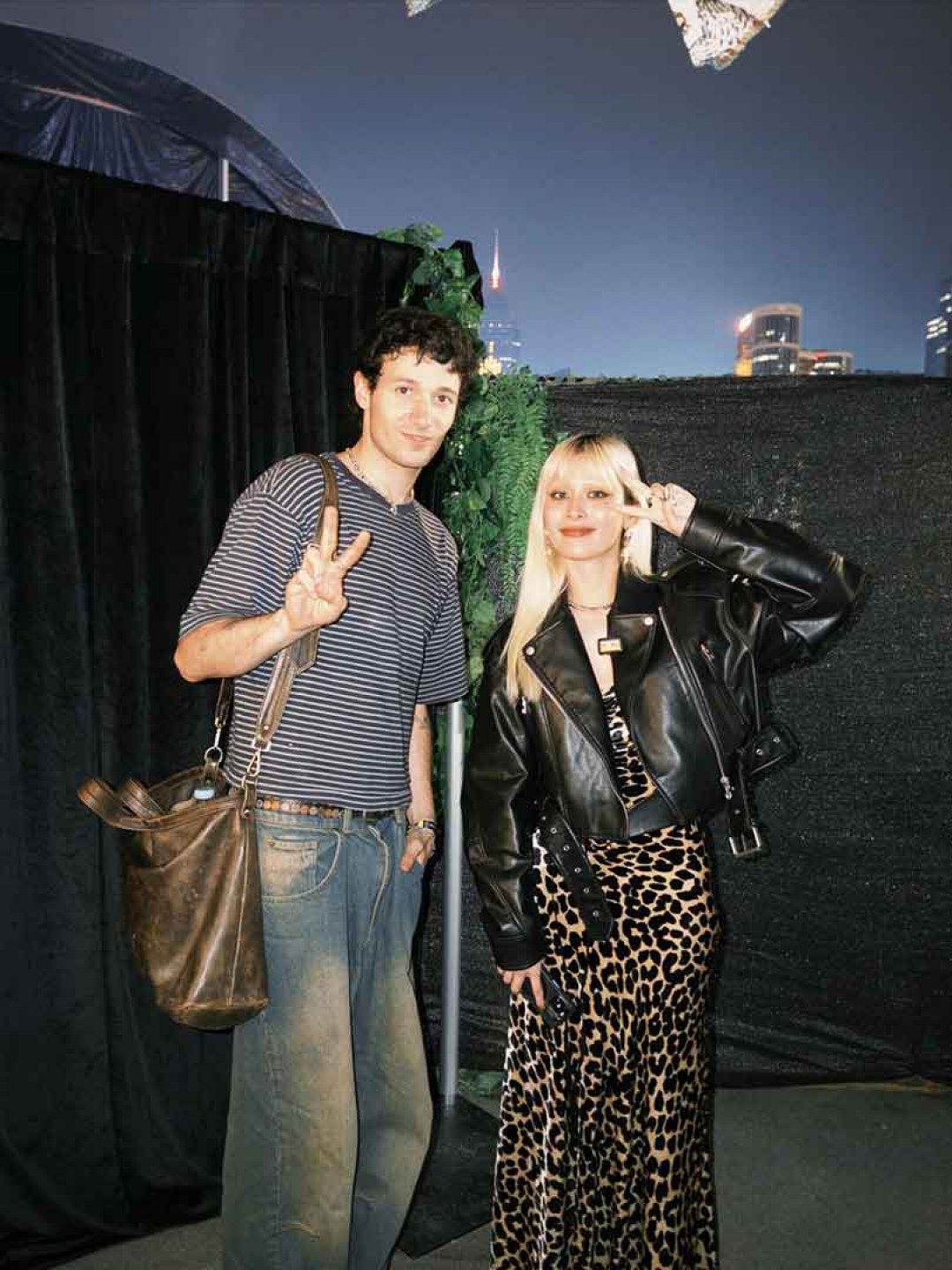 JUD 陳泳希化身小粉絲，成功和歌手 Jeremy Zucker 合照