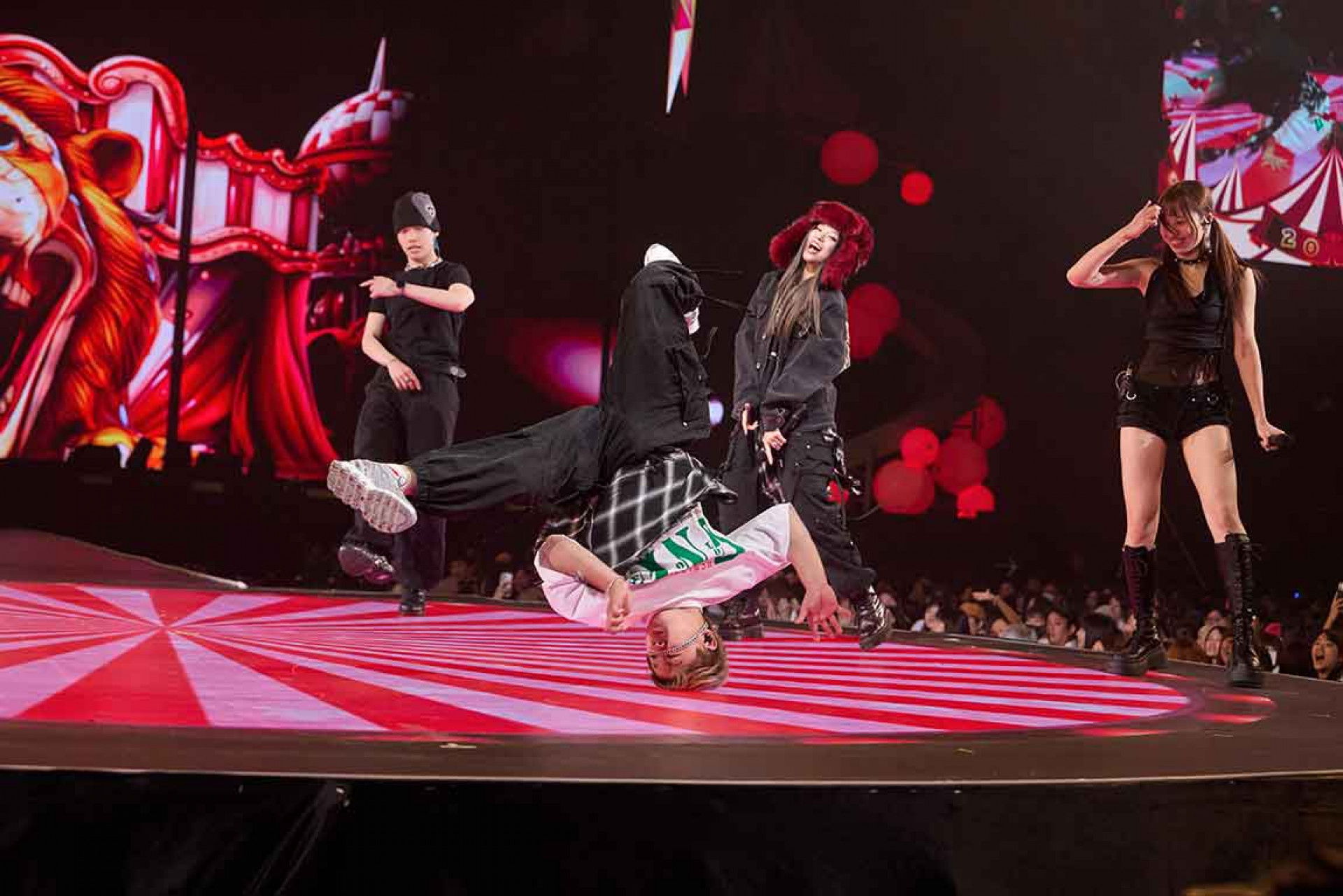 世界冠軍NANA小巨蛋秀招牌大風車