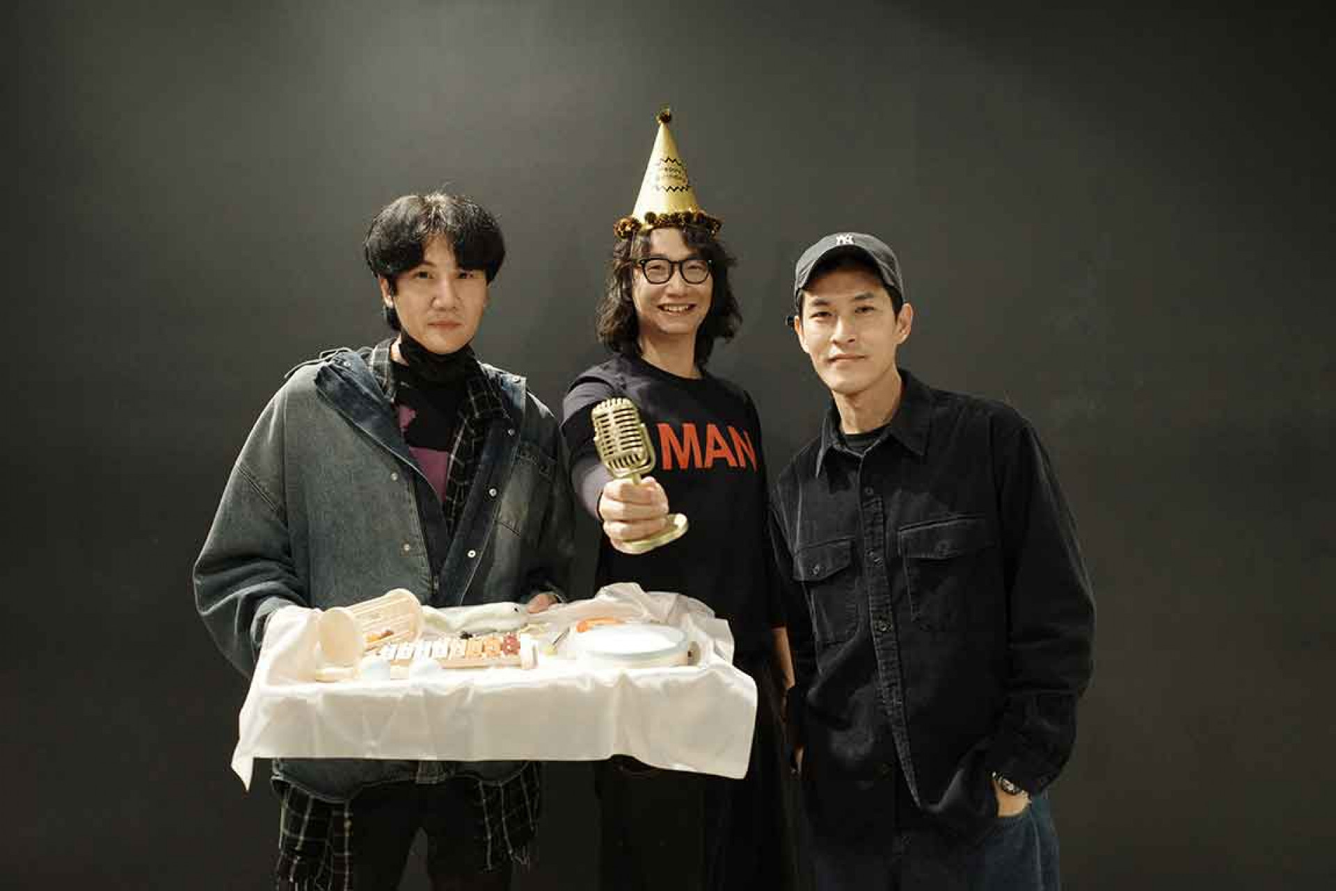 金曲樂團宇宙人方Q生日瘋玩「抓周」演唱會倒數3天洩機密。（相信音樂提供）