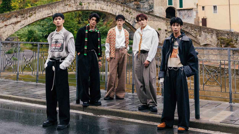 FEniX新專輯《參》實體雙版本 走進莫內名畫世界 拍封面意外停雨10分鐘 ！台北簽名會 1/25 信義區相見