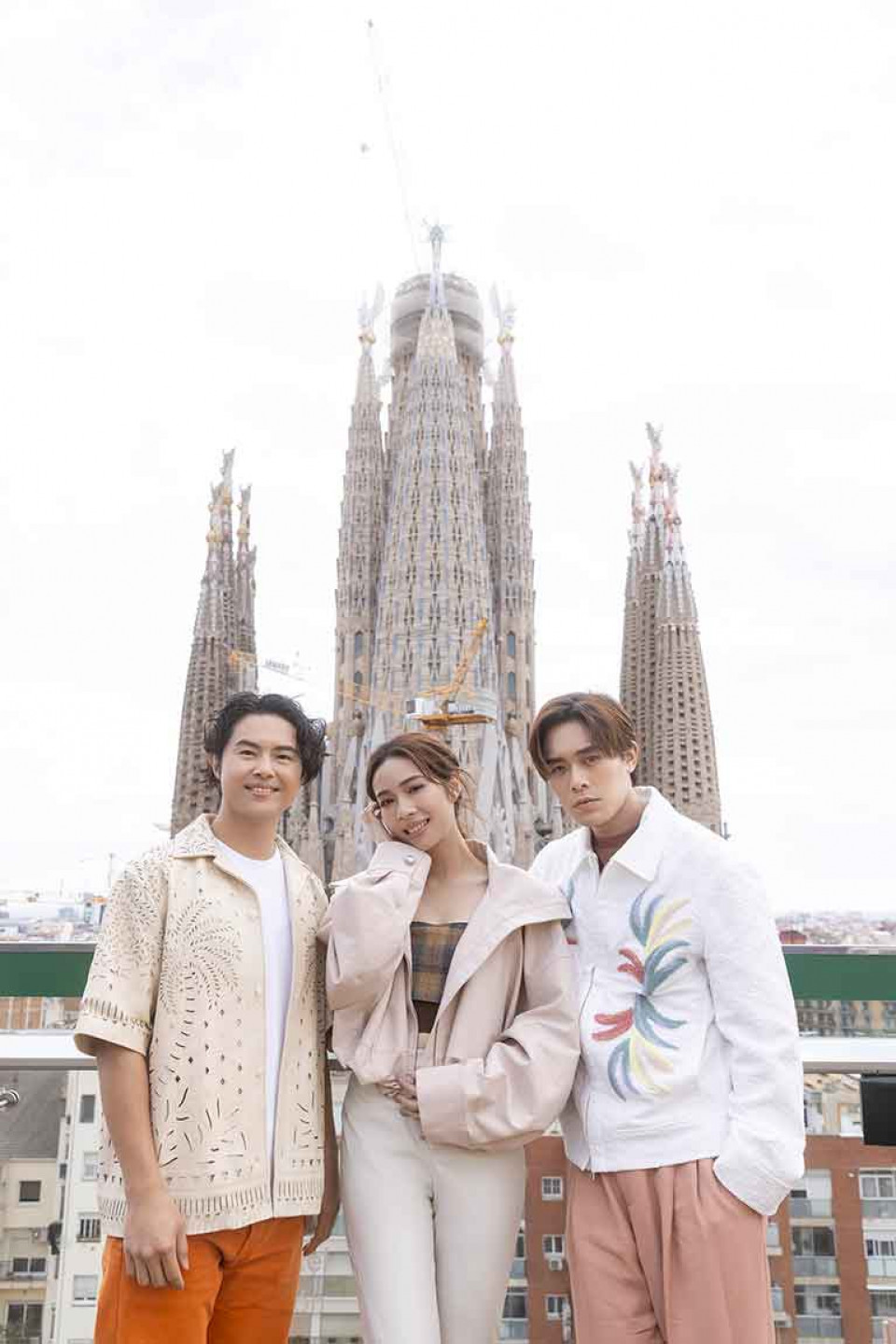 告五人〈從沒去過巴塞隆納〉MV釋出,團員們印象最深刻的畫面是在聖家堂對面的高處取景。(相信音樂提供)