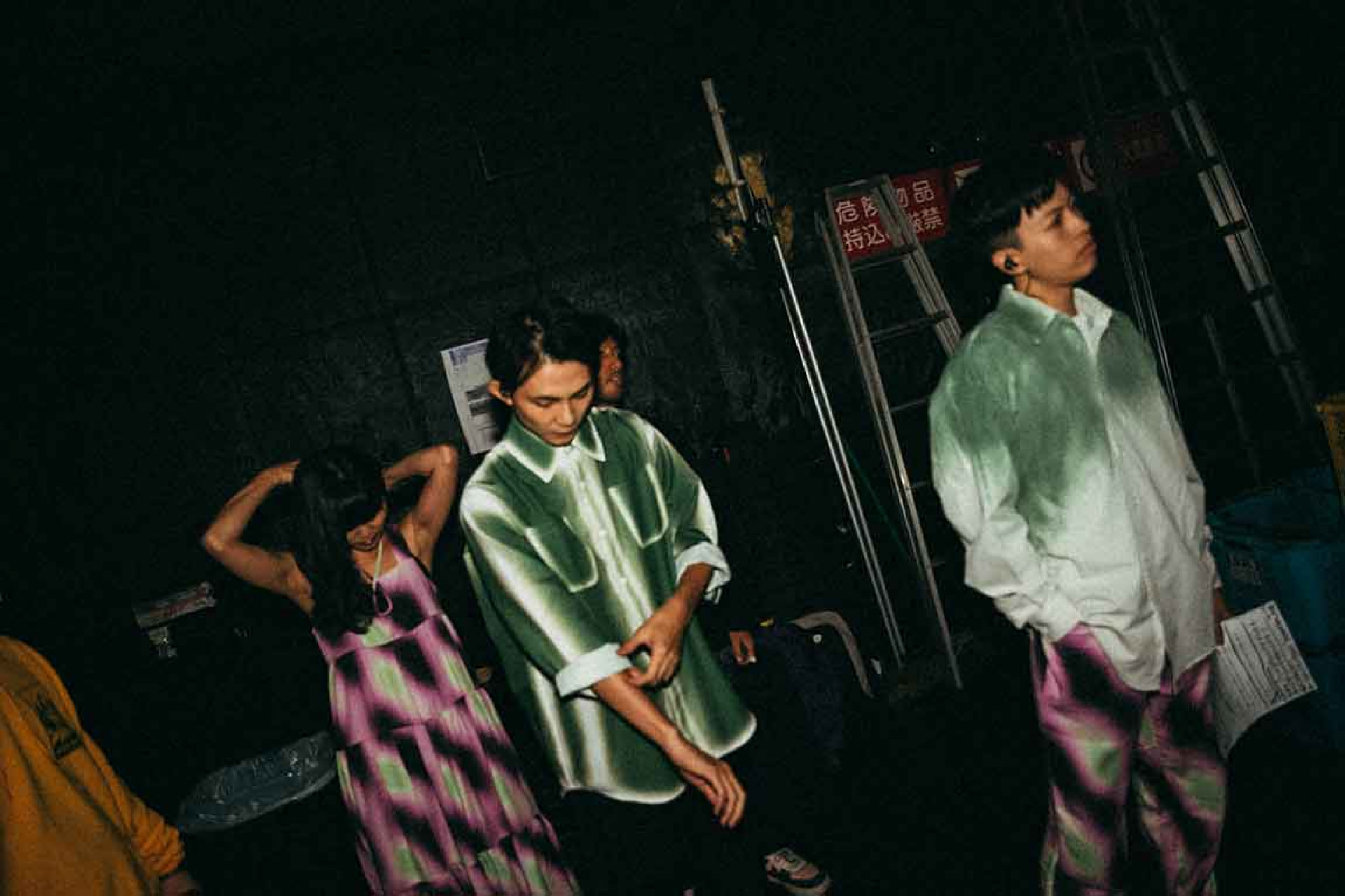 電影內容記錄大象體操自 2012 年成團至今,三位團員緊密的夥伴關係,赤裸地掀開所有玩團生活裡的問題、摩擦、甚至瀕臨解散的危機。