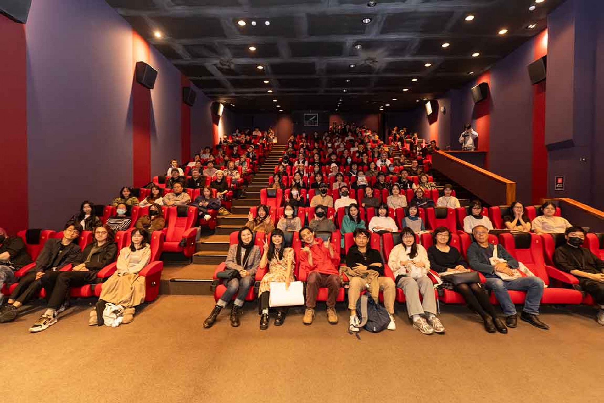 樂團大象體操推出樂團首部紀錄長片《大象體操:比夢境更真實》舉行口碑場放映,包括呱吉、TRASH樂團吉他手頤原、LINION、someshiit山姆、我是機車少女、雞蛋蒸肉餅、馮弈.....