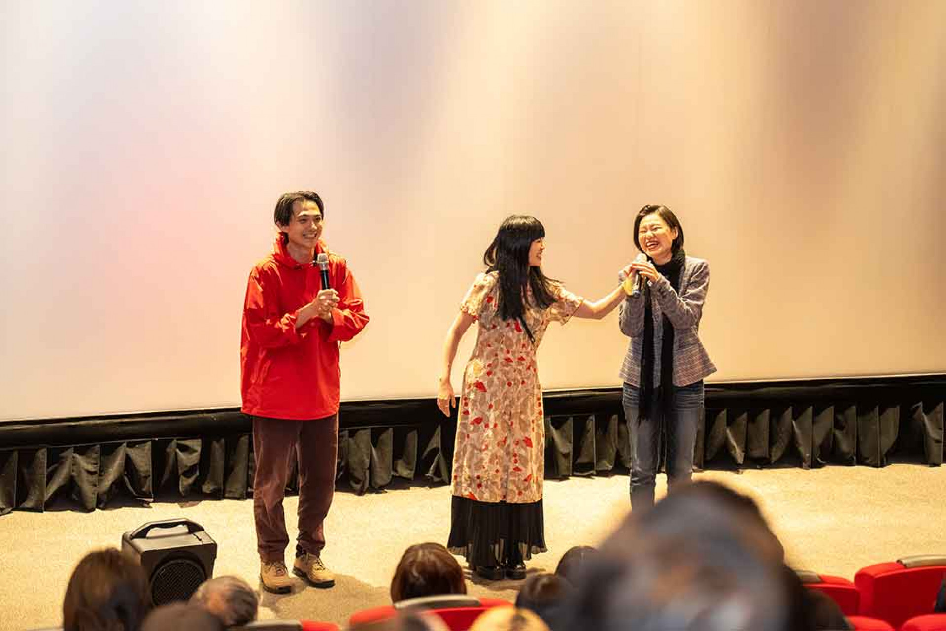 大象體操吉他手張凱翔(左)、貝斯手張凱婷(中)、紀錄片導演Alulu(右)出席紀錄片映後活動。