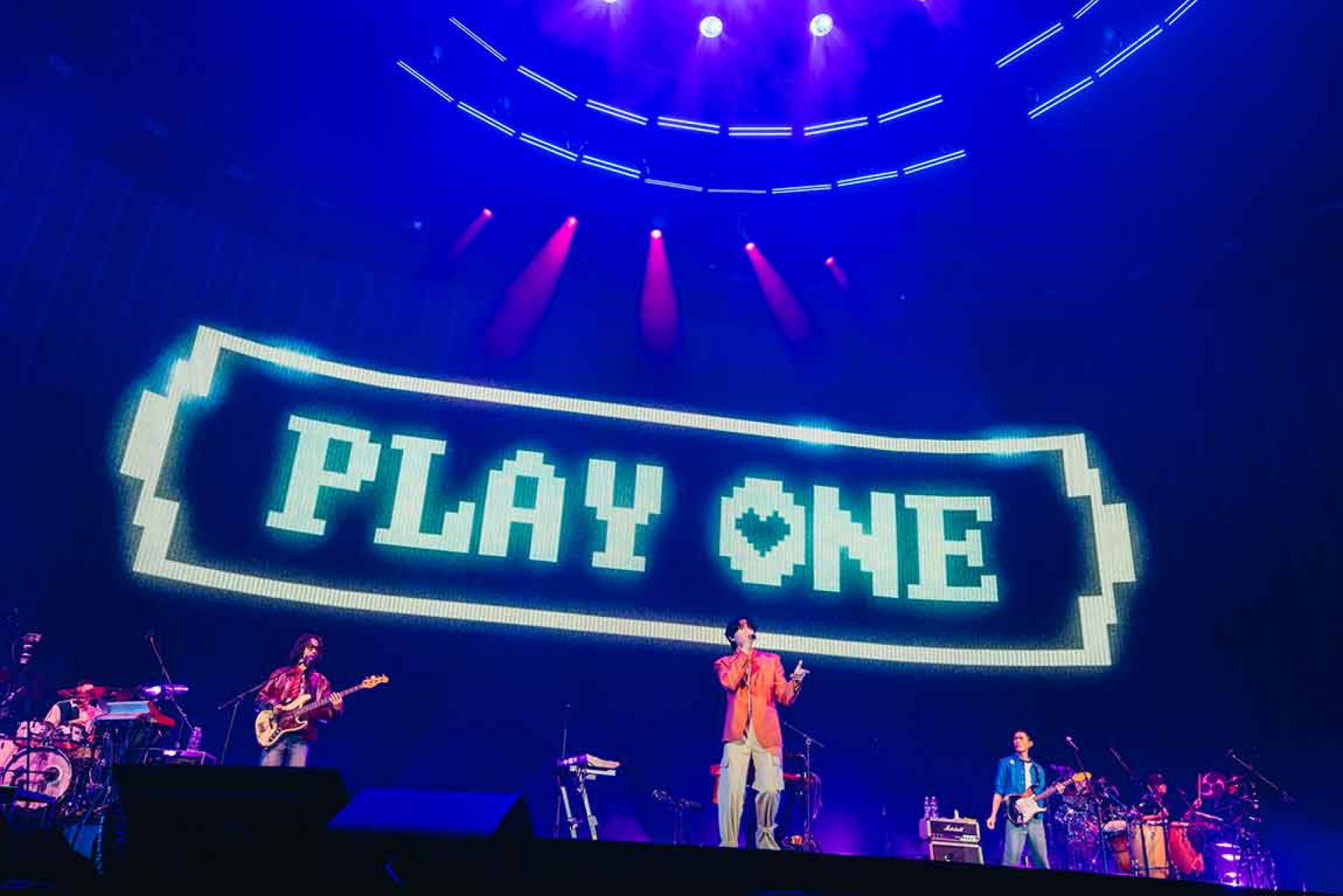 宇宙人陪小巨蛋萬明宙友一起玩。(相信音樂提供)