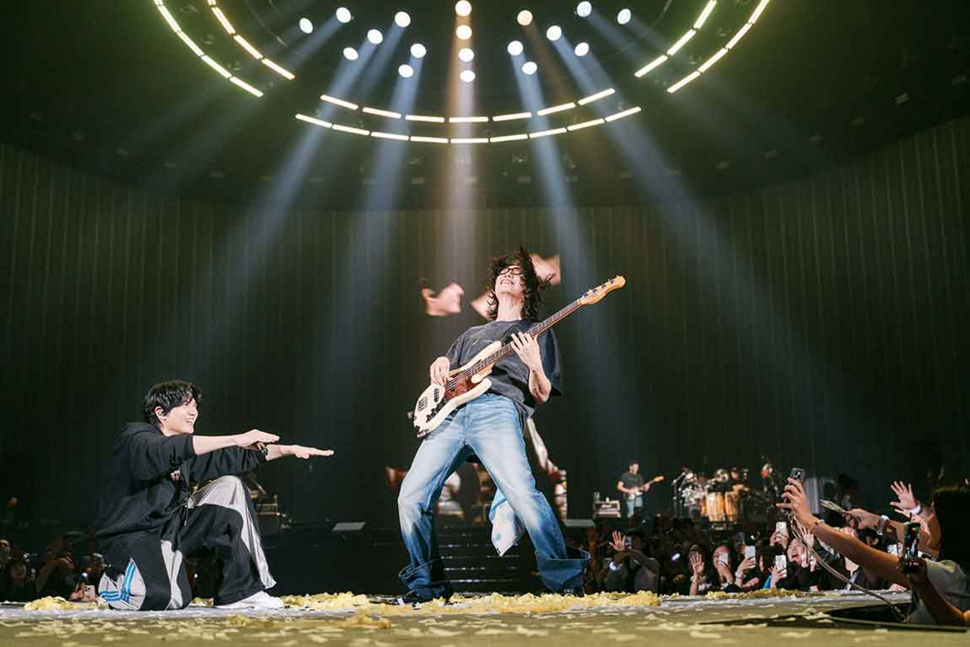 宇宙人昨日(20日)演唱會吸引萬名粉絲湧入朝聖,現場氣氛從開場一路沸騰到最後一刻。(相信音樂提供)