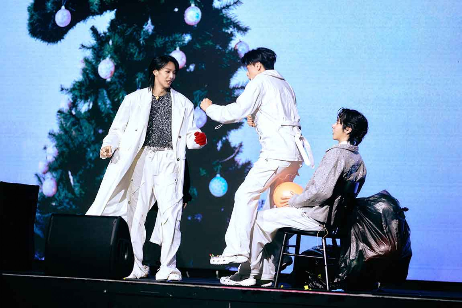 煥鈞(左起)、文廷、佳辰