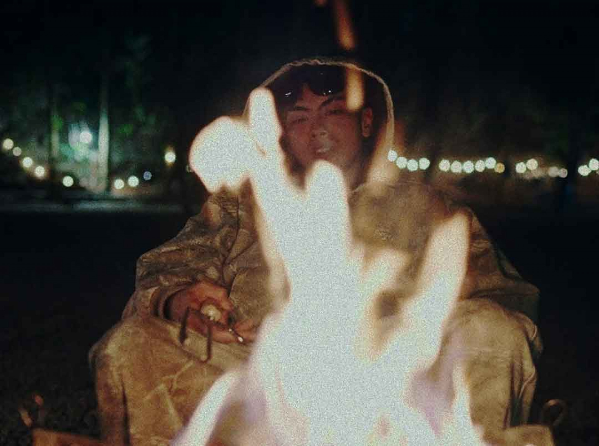 近期面對喪父課題 Lizi 栗子選擇誠實生活在當下。