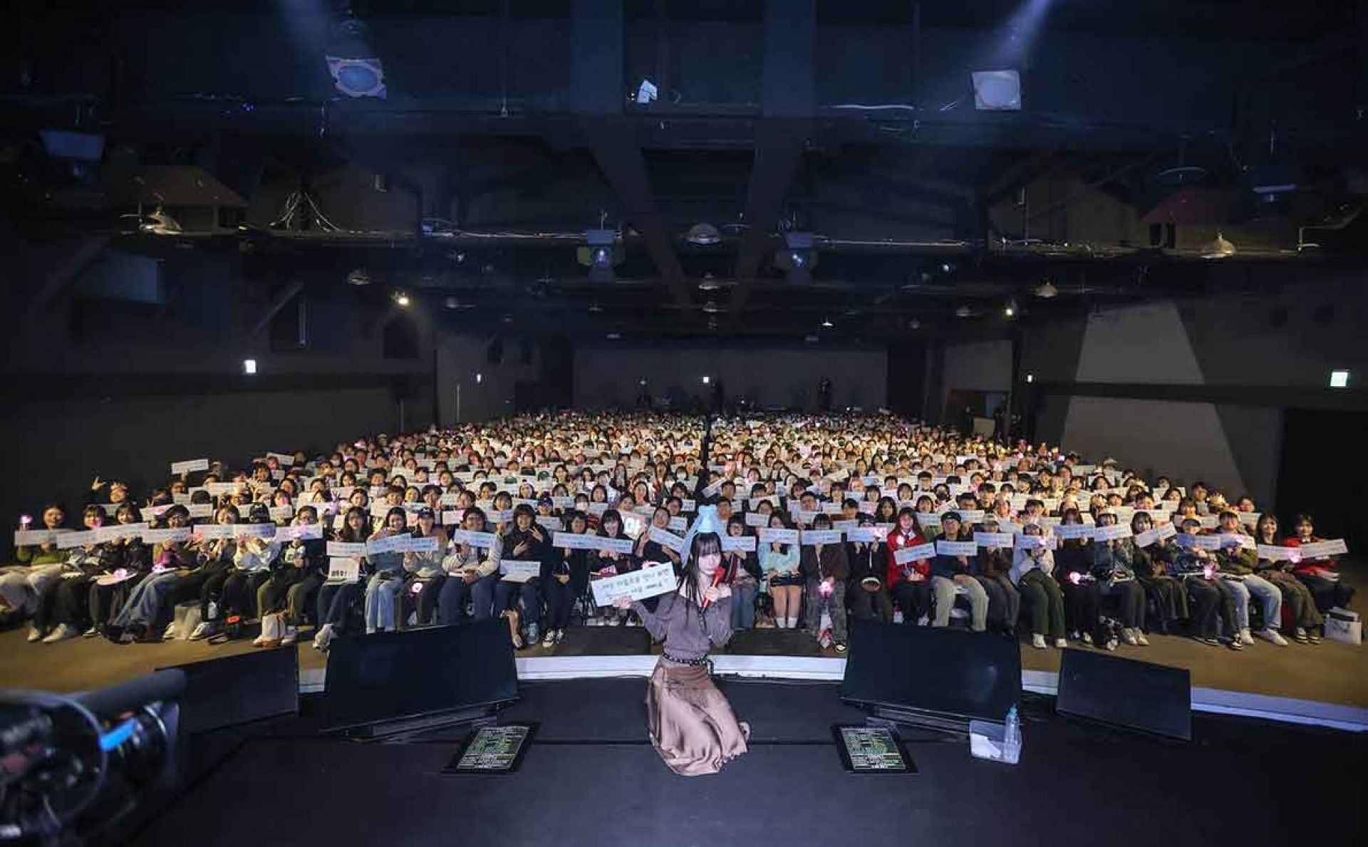 雪娥與粉絲們大合照