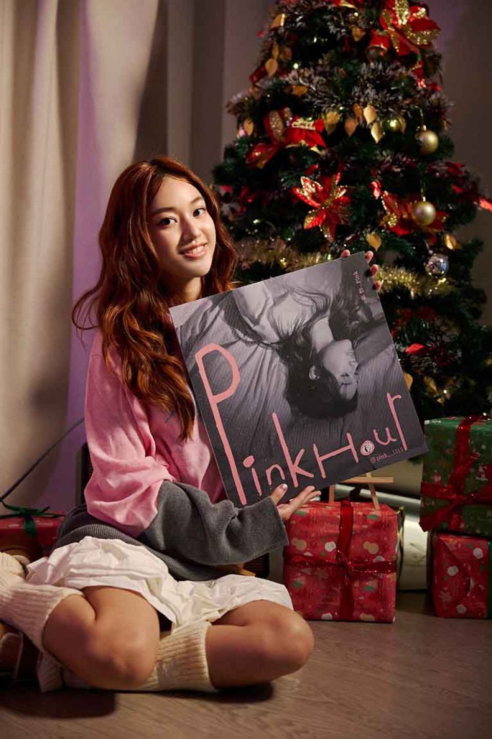 「溫暖系吉他創作女聲」品怡首張全創作專輯《Pink Hour》 12_26 各大串流平台全面發行 實體預購同步啟售