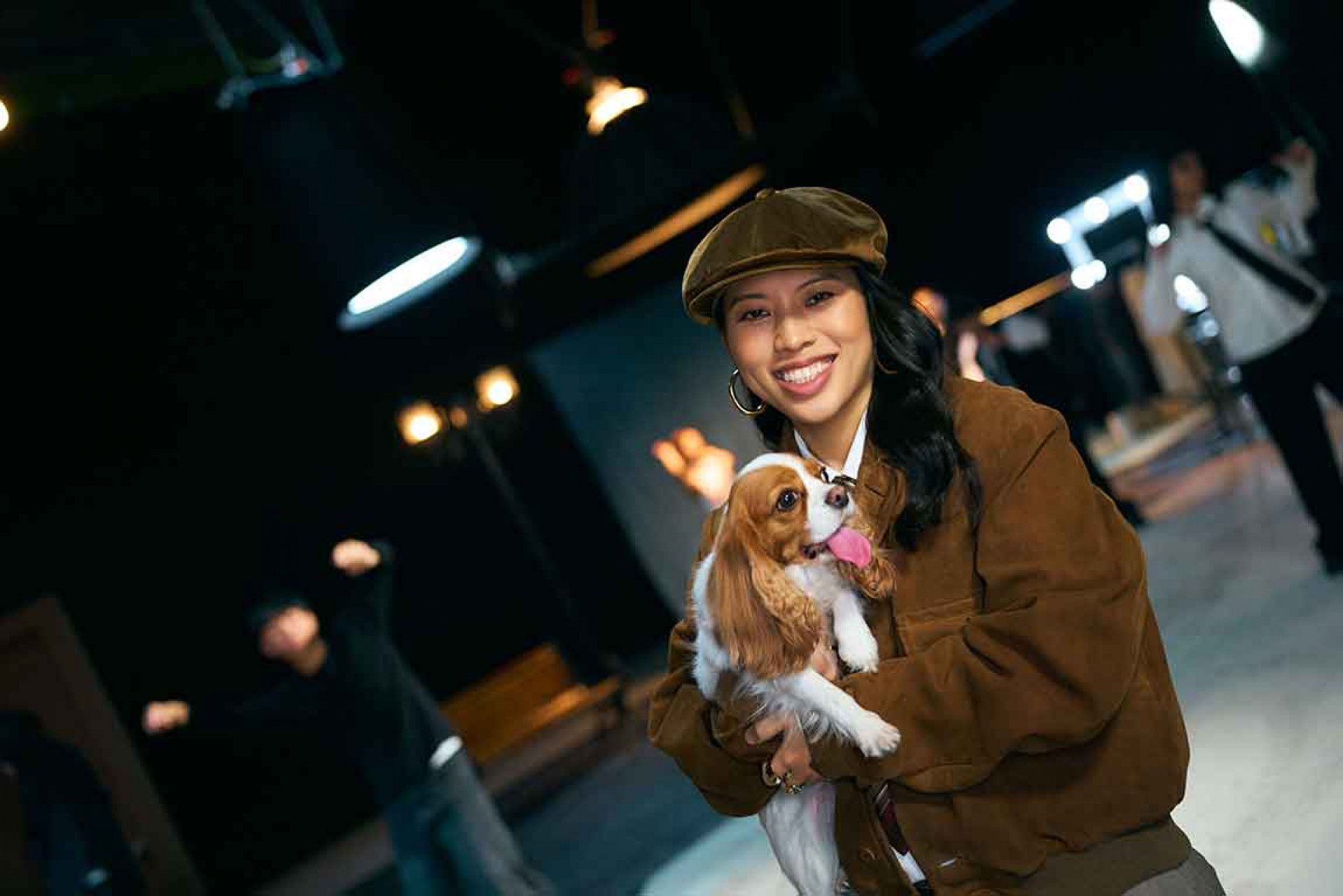 主打歌〈got.to.believe〉寫給陪伴她走出房間、重新回到生活的愛犬小潘。