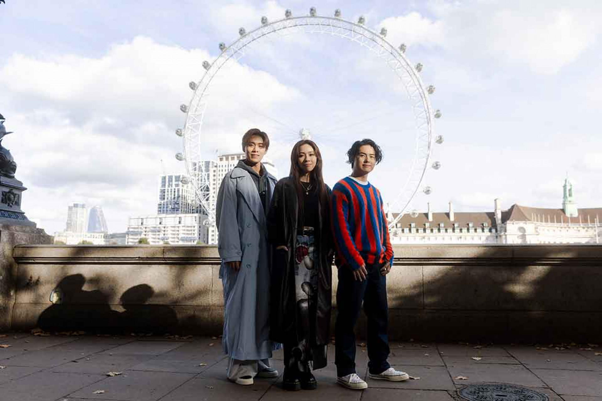圖01：幸運之神降臨！「雨團」告五人+「霧都」倫敦卻遇大太陽！晴空萬里拍出「最有溫度MV」。（相信音樂提供）