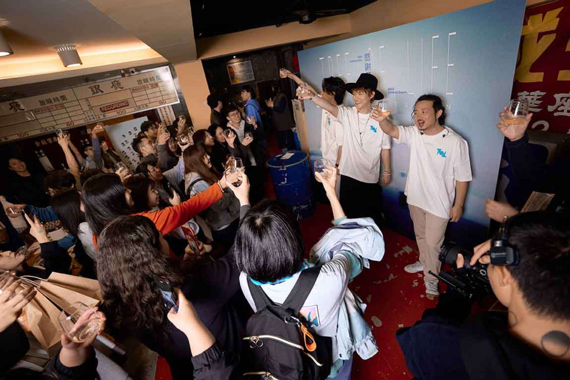 平安夜最暖乾杯!生命樹成軍15載,百人限定演出讓粉絲集體淚崩