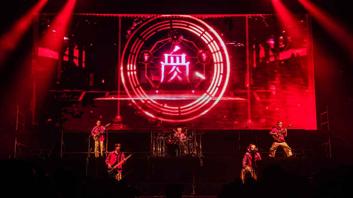 血肉果汁機首登高流！三層樓高「血肉宮」舞台氣勢滂薄 樂迷嗨翻現場