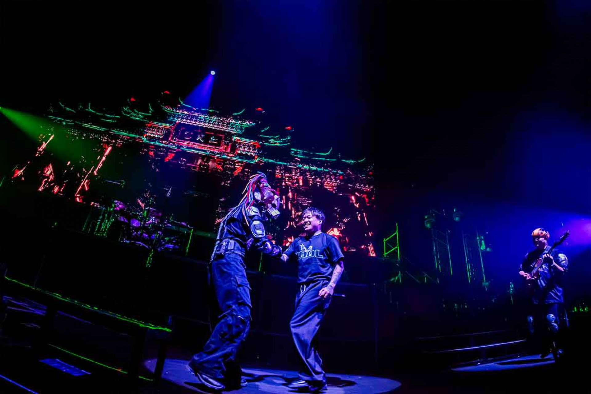 Beyond Cure主唱Bat Lin (左二) 到場相挺