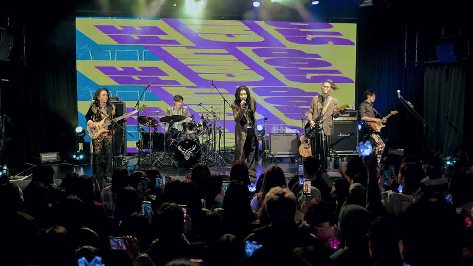 麋先生特別為東京場首次演出,一開口就誠意滿滿、全員切換成日語模式與歌迷互動。(相信音樂提供)