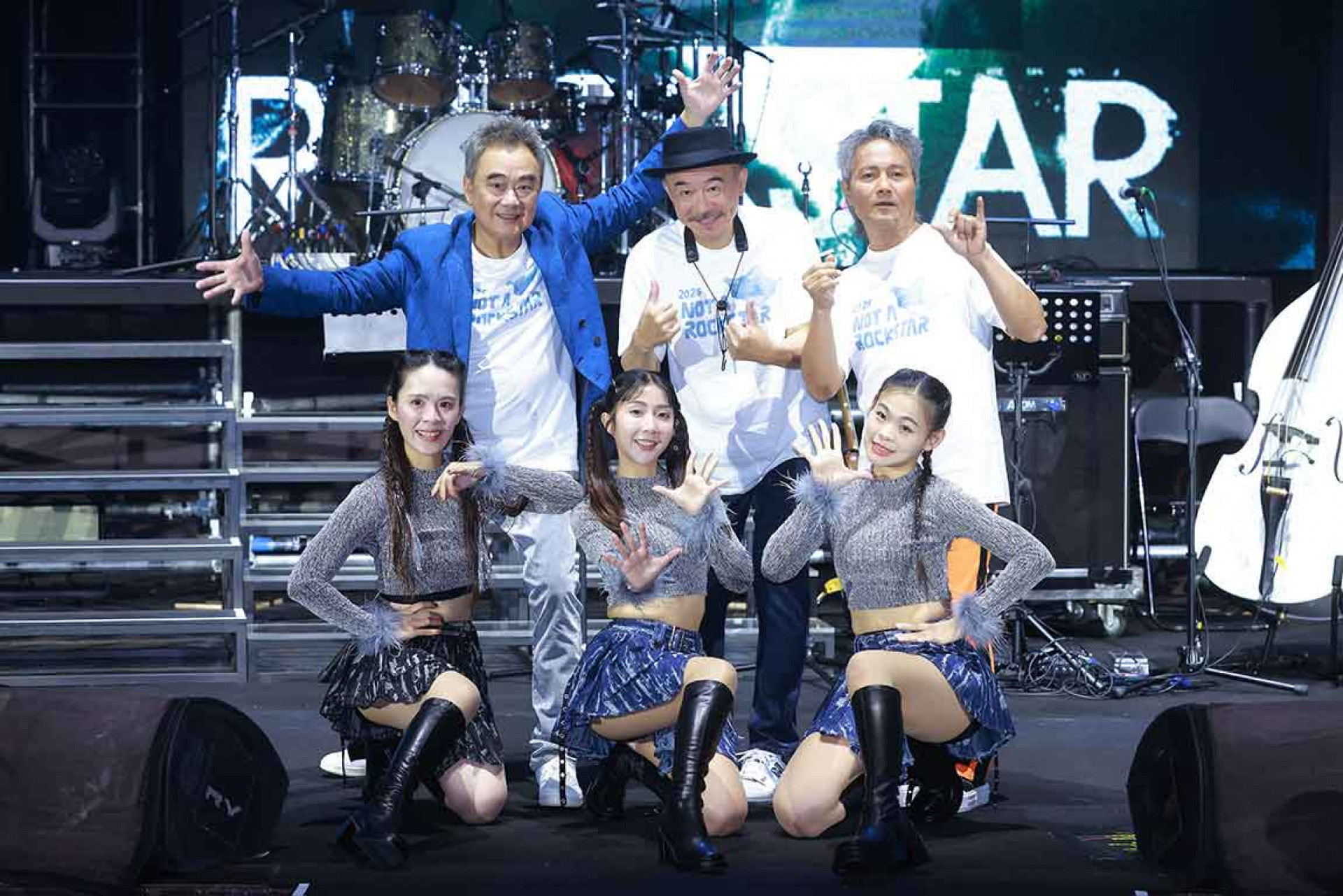 陳昇與新寶島康樂隊黃連煜（中）、阿VAN（右）