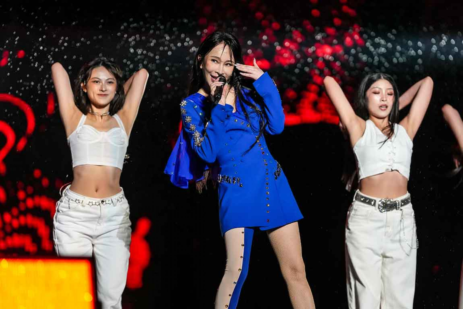 温嵐桃園跨年雨中熱唱(華納音樂 提供)