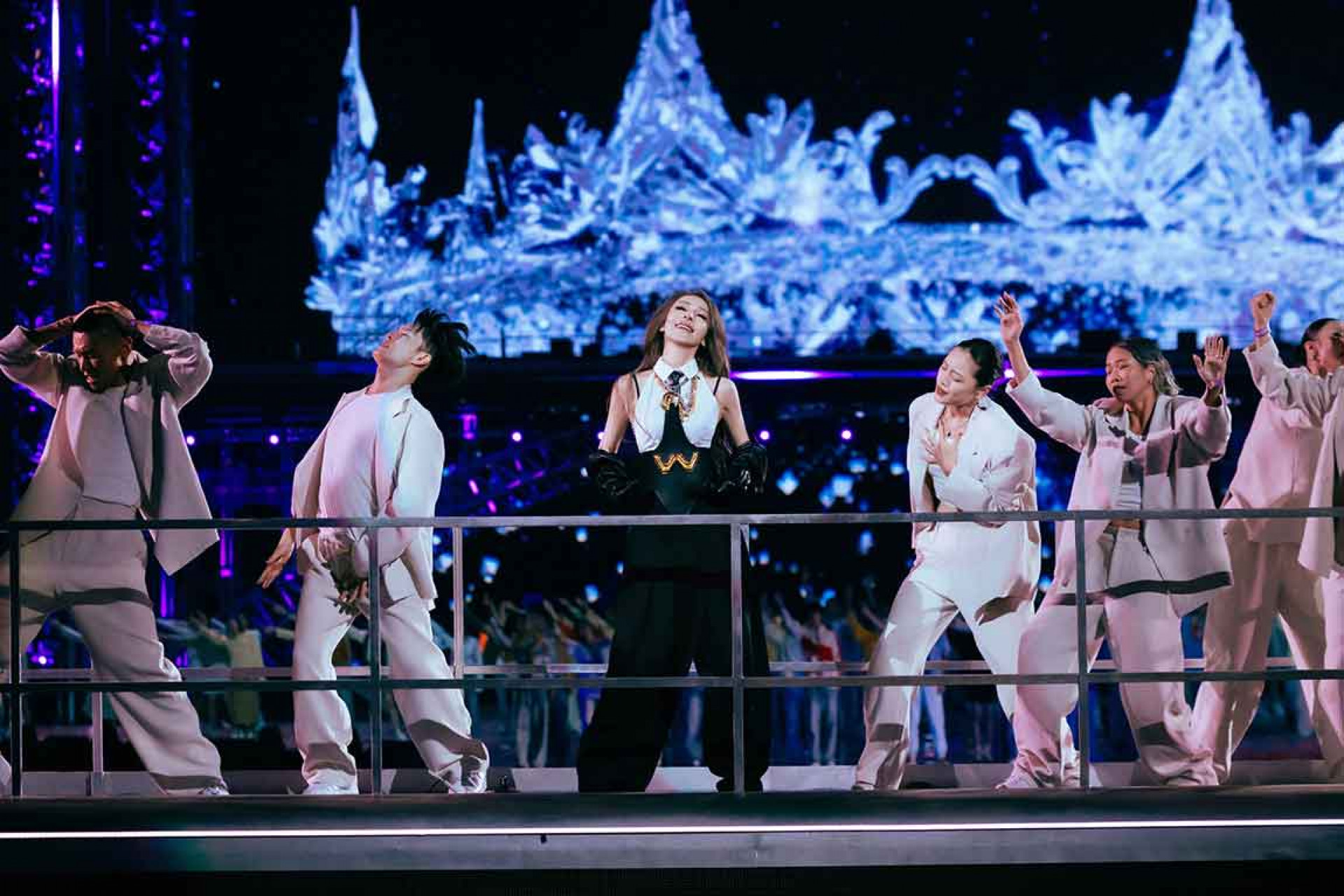 五萬人大合唱〈愛的主打歌〉！花車巡迴唱跳寵粉升級（華納音樂 提供）