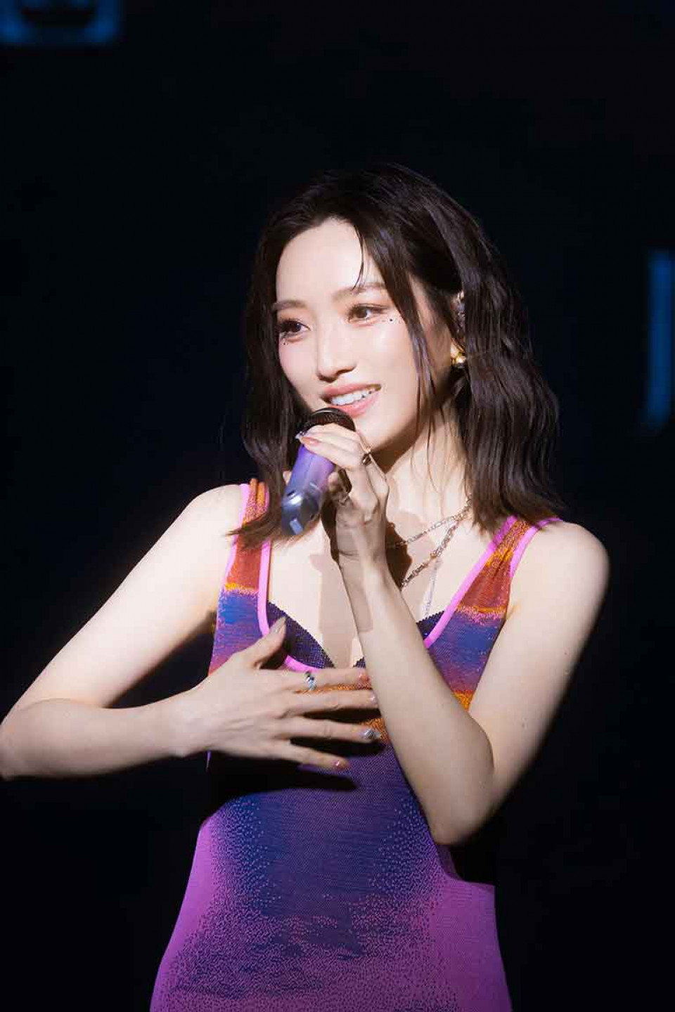 巡迴演出成都站，格格入境隨俗學〈老子明天不上班〉