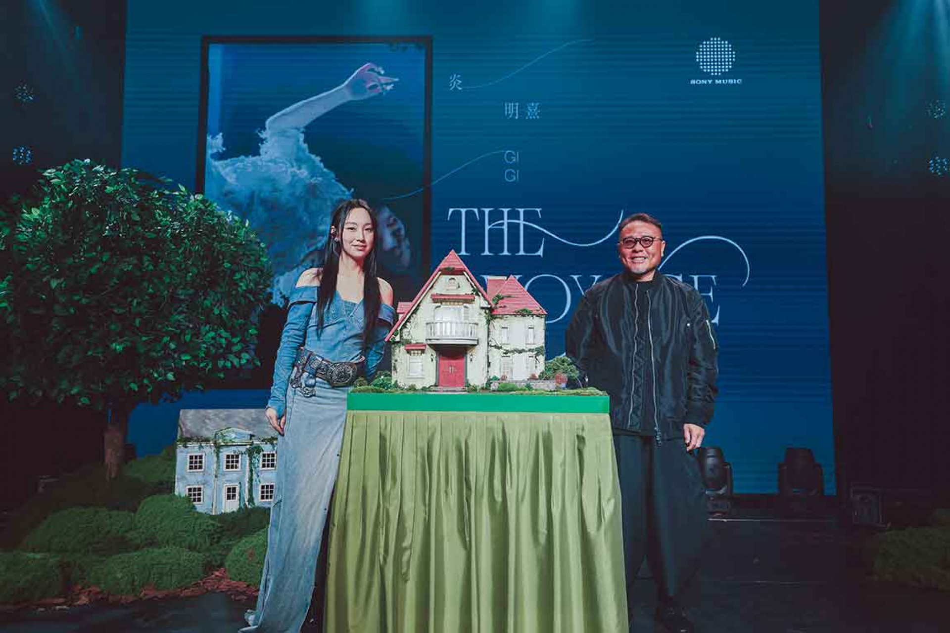 炎明熹(左起)、索尼音樂大中華區行政總裁陳國威