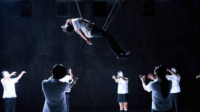 生命樹 15 週年單曲〈黑羊〉MV 1/12 震撼上線！神還原《大法師》高空墜落鏡頭