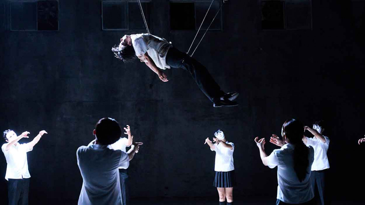 生命樹 15 週年單曲〈黑羊〉MV 1/12 震撼上線！神還原《大法師》高空墜落鏡頭