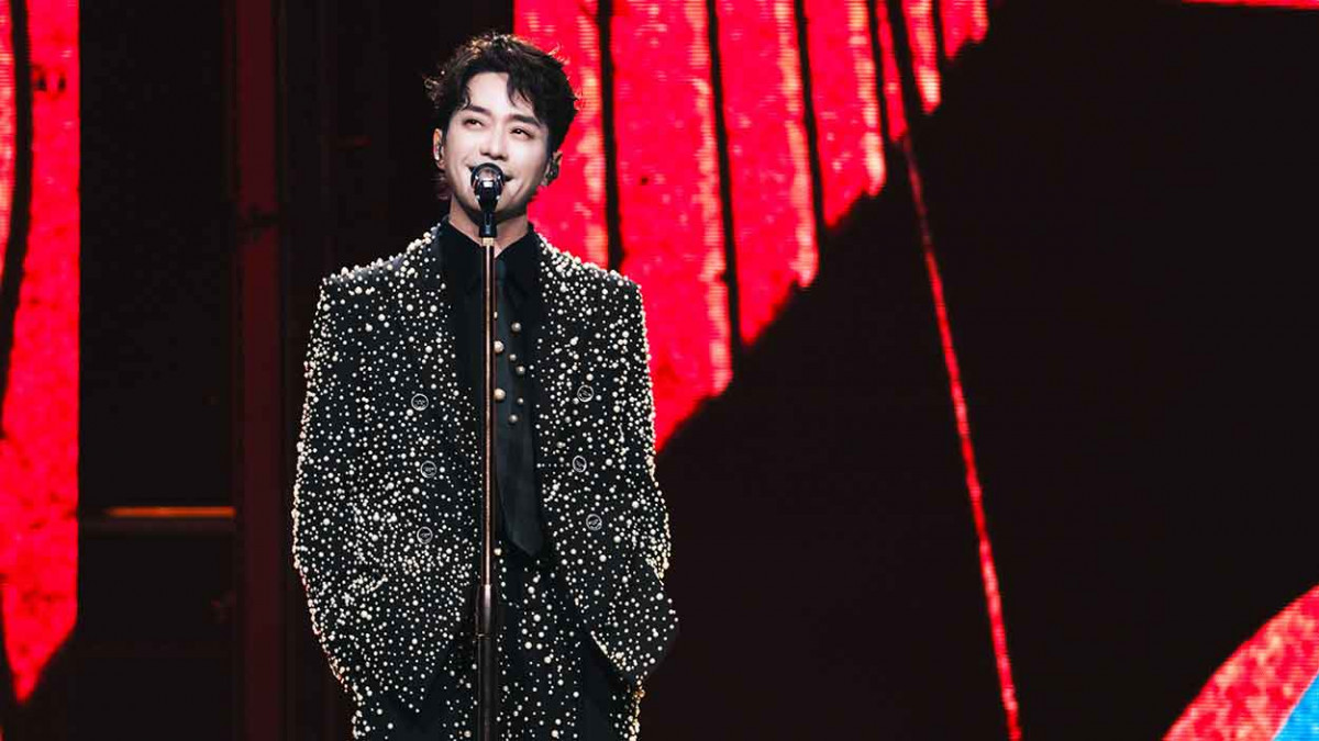 張棟樑【第二十一個故事】演唱會首唱進高流！數次哽咽落淚 紅著眼眶吶喊：我回來了