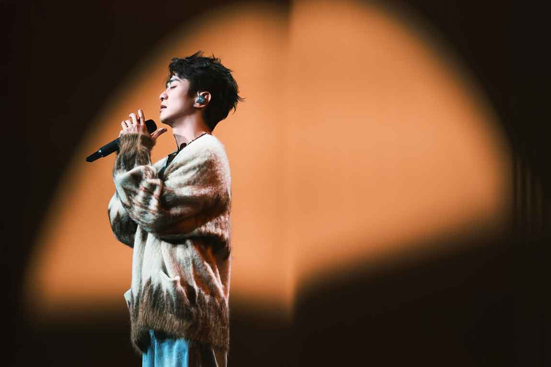 城市限定驚喜曲目,特別選唱媽媽最愛的歌《落雨聲》獻給台灣的歌迷