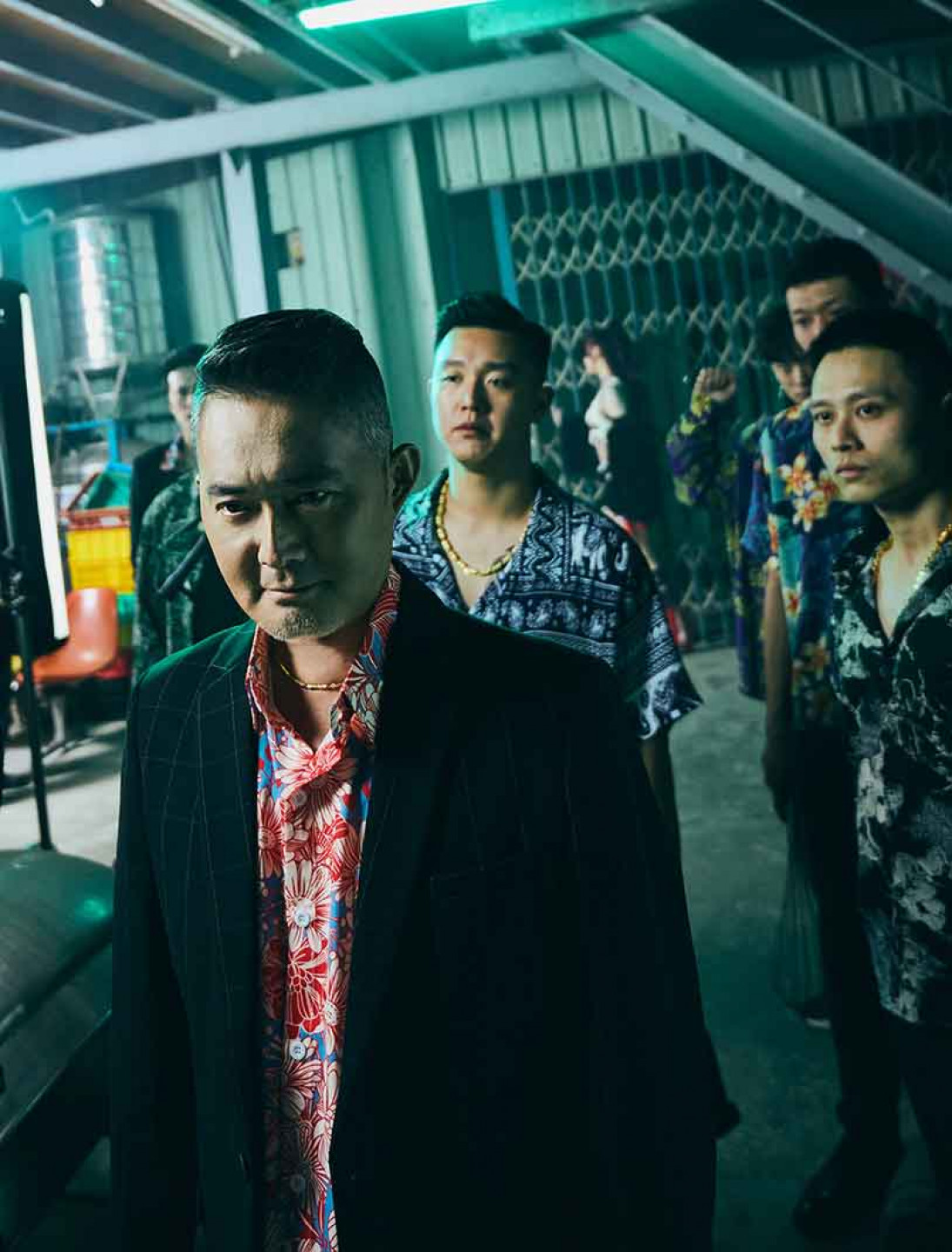 「殿堂級」戲劇一哥江國賓驚喜出演MV 以經典反派老大之姿與LUVSSI正面交鋒(圖_-隻魚娛樂-)