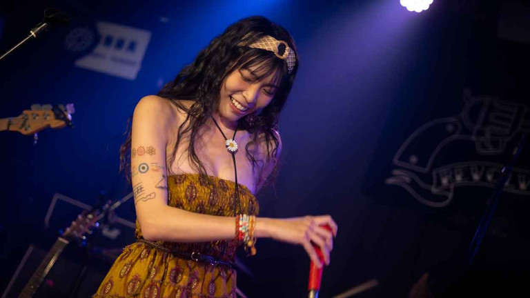 鄉村創作女聲Niki the Unicorn推出第六張專輯《Almost Maybes》2/7 野地方專場新歌首唱