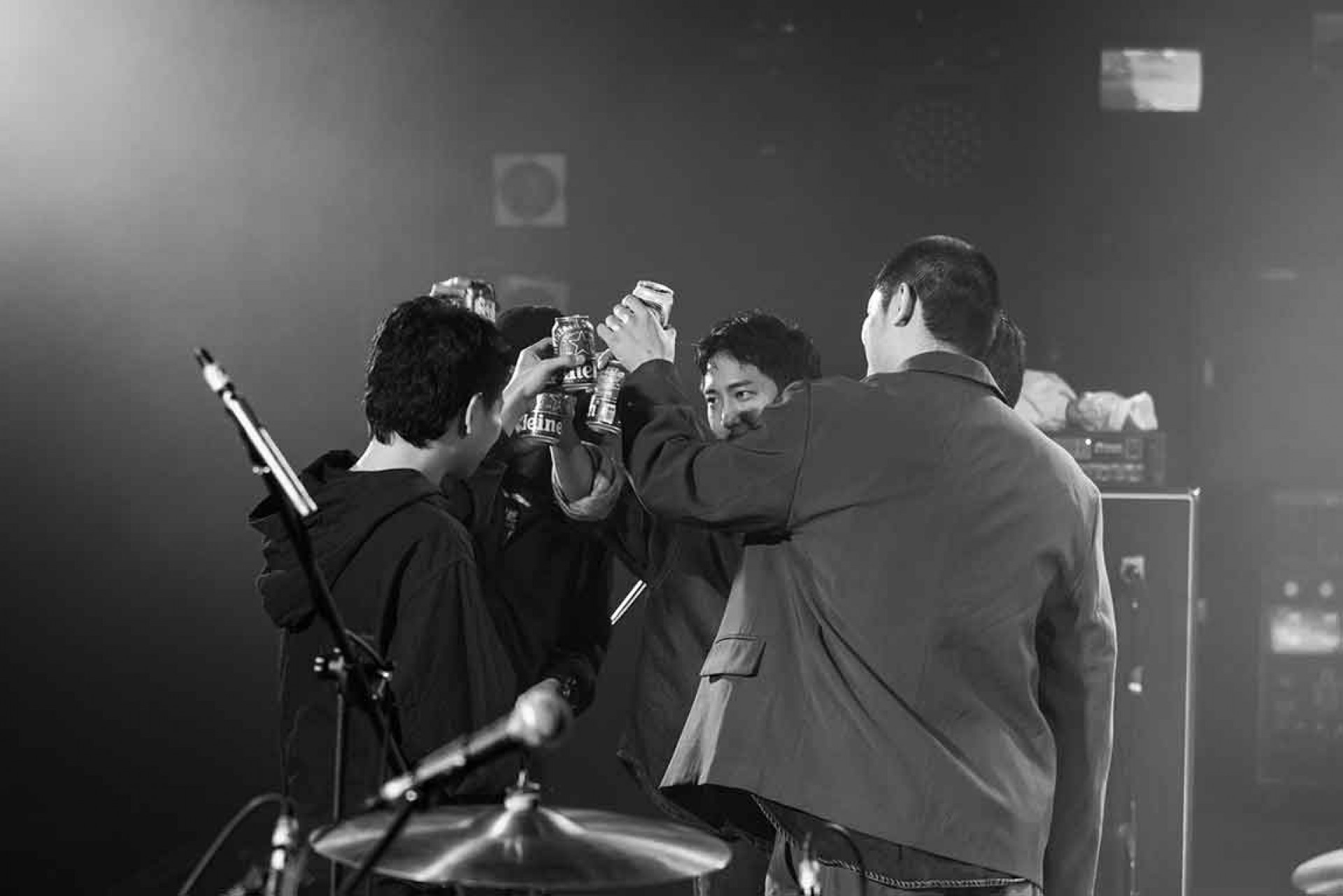 巨大的轟鳴以〈肥前屋〉與〈不聽老人言〉兩首單曲，再度為音樂圈注入搖滾能量