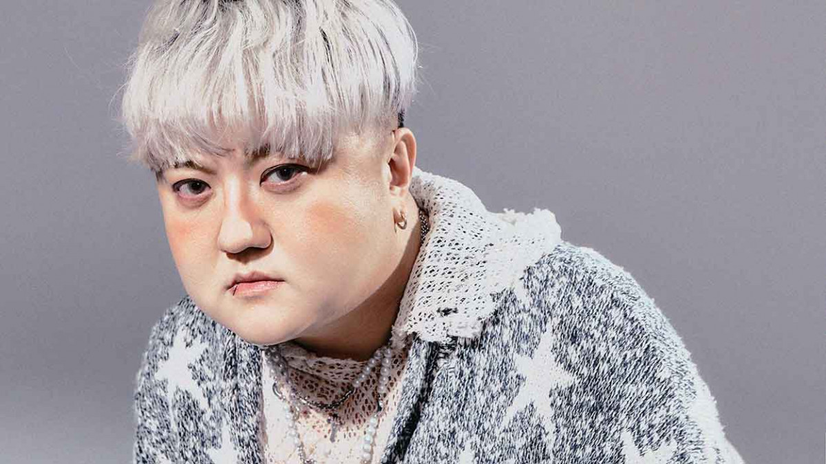 葵剛全新單曲〈魚肚白〉MV打造超現實「冰凍世界」為此挑戰長時間特殊「急凍妝」