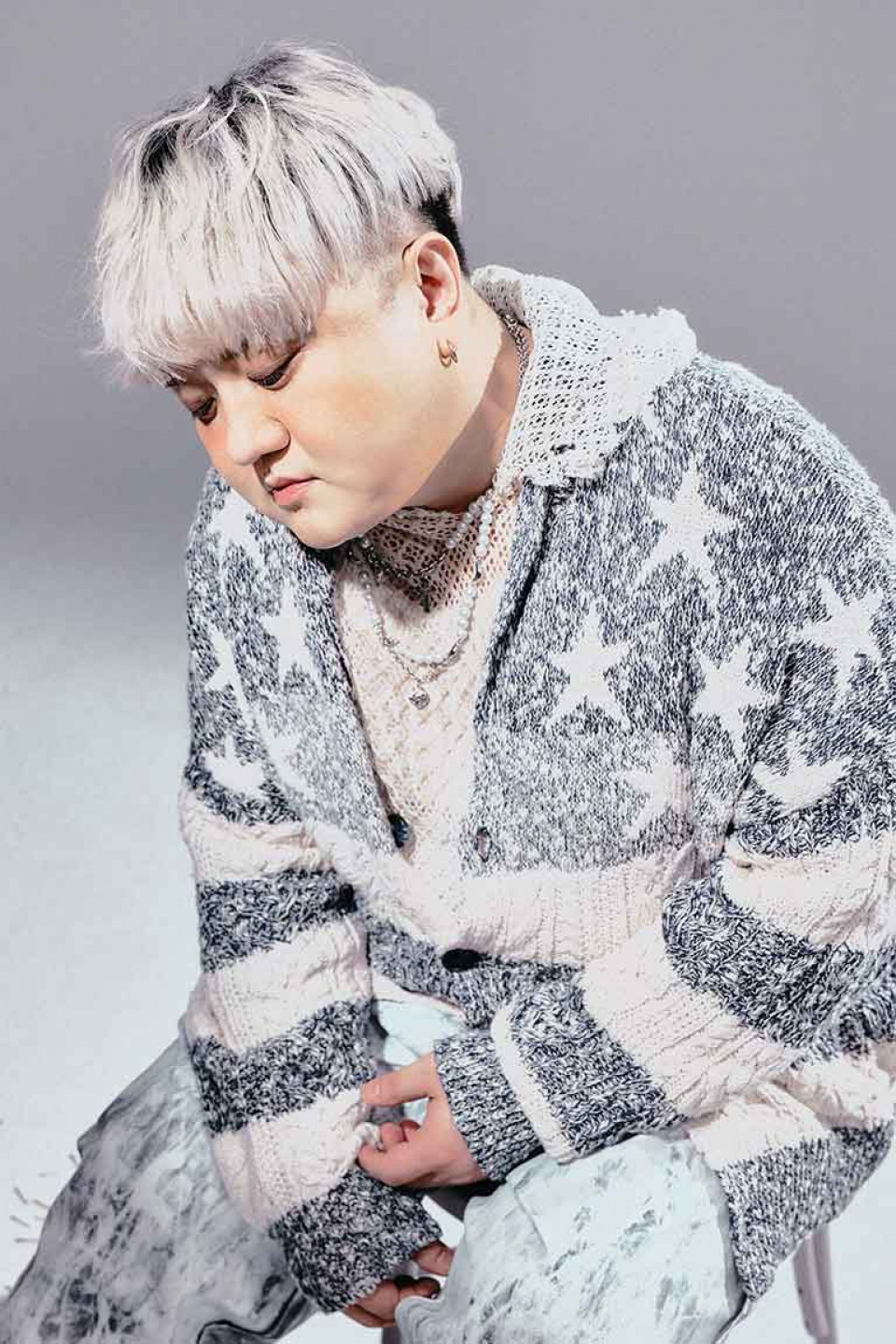 〈魚肚白〉MV打造超現實「冰凍世界」(圖: 華納音樂 提供)