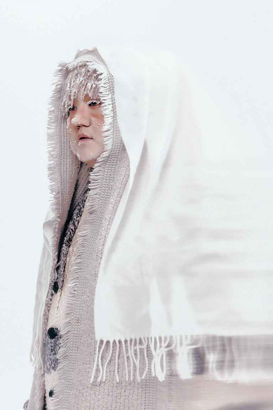 葵剛為MV化上特殊「急凍妝」（圖： 華納音樂 提供）