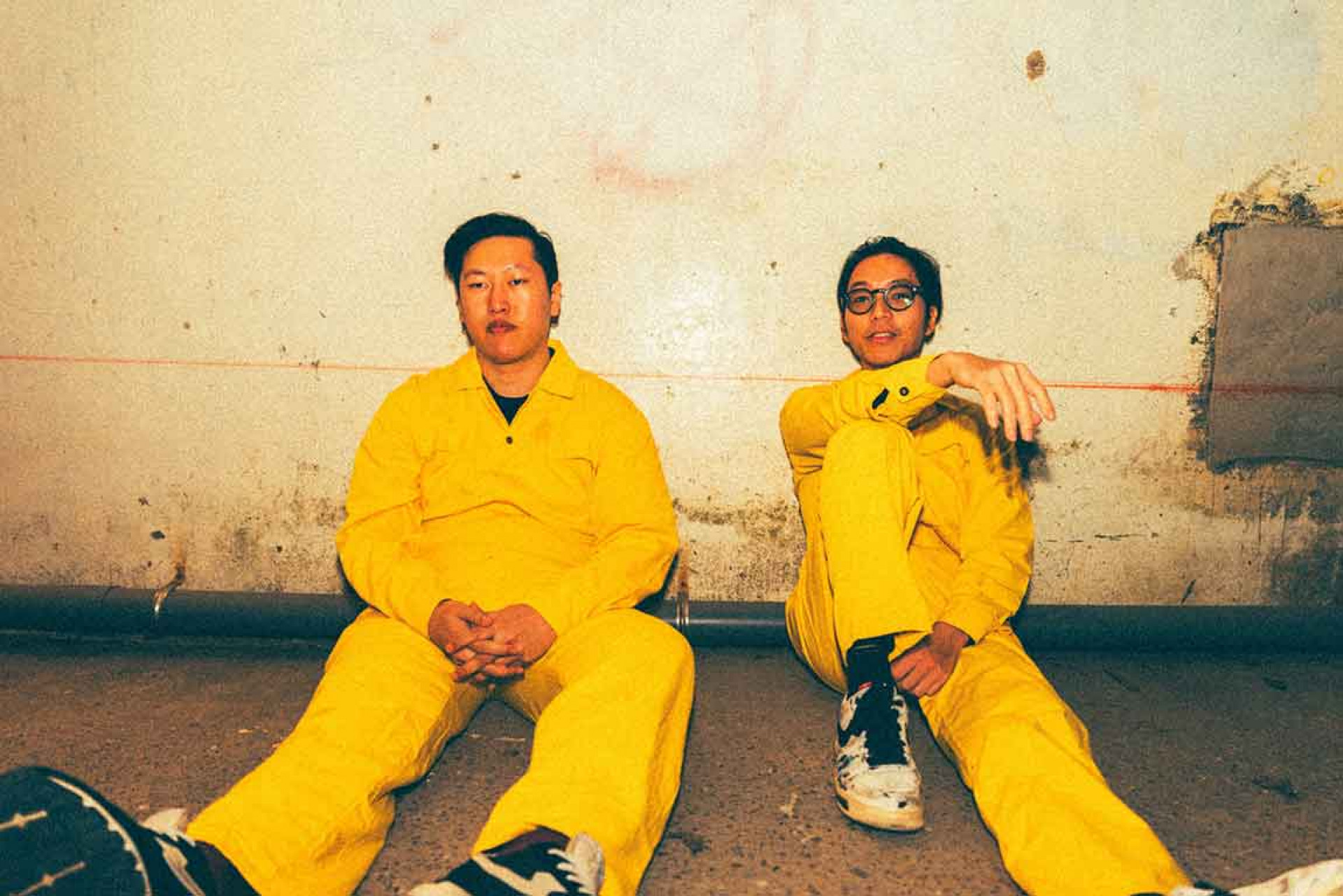 Flowstrong(左)與鄒序(右)合作電氣舞曲〈巧克力〉