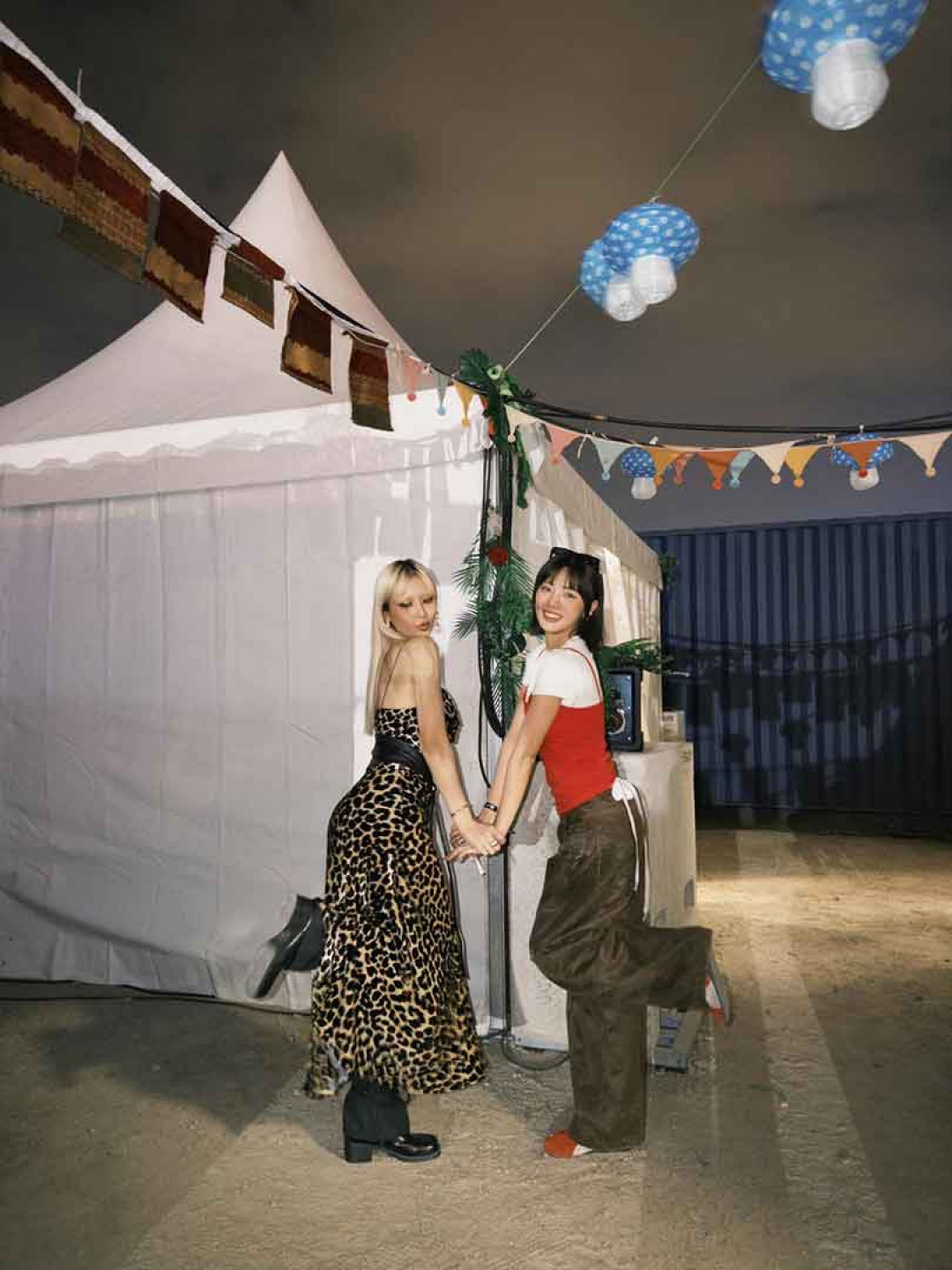 第一次挑戰擔任一日經紀人。(左)JUD 陳泳希、(右)木木