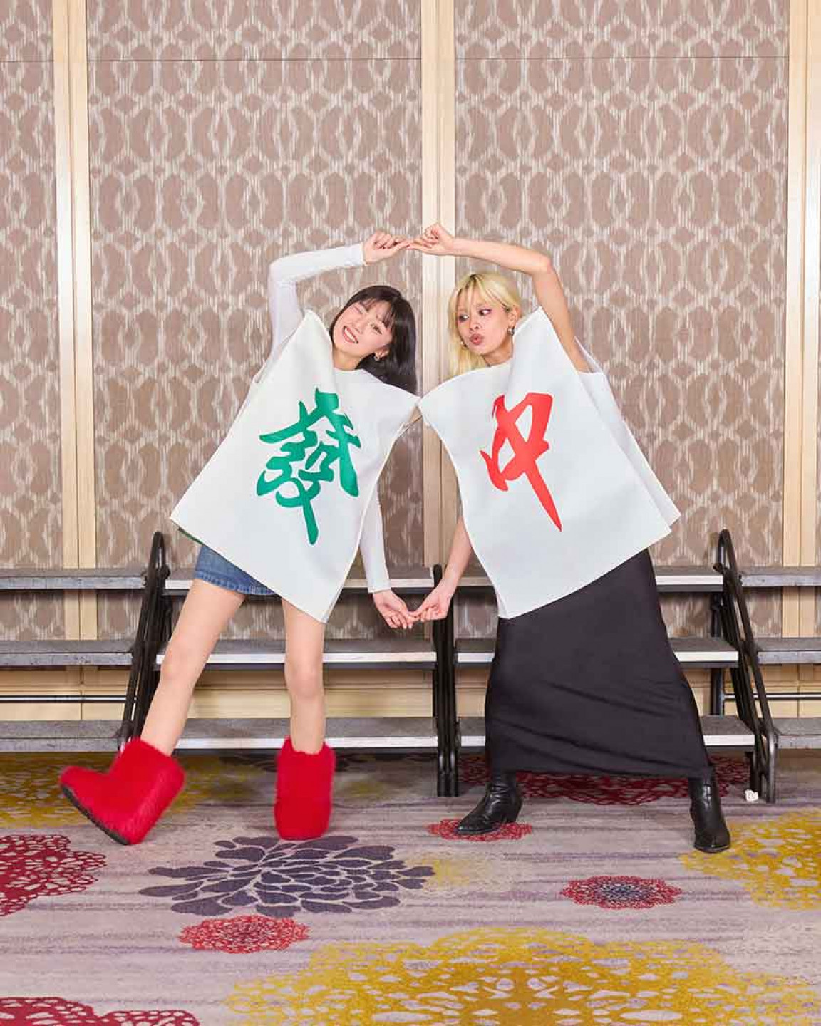 木木和JUD 陳泳希大玩諧音哏，取「馬」的諧音，扮成了「麻將」