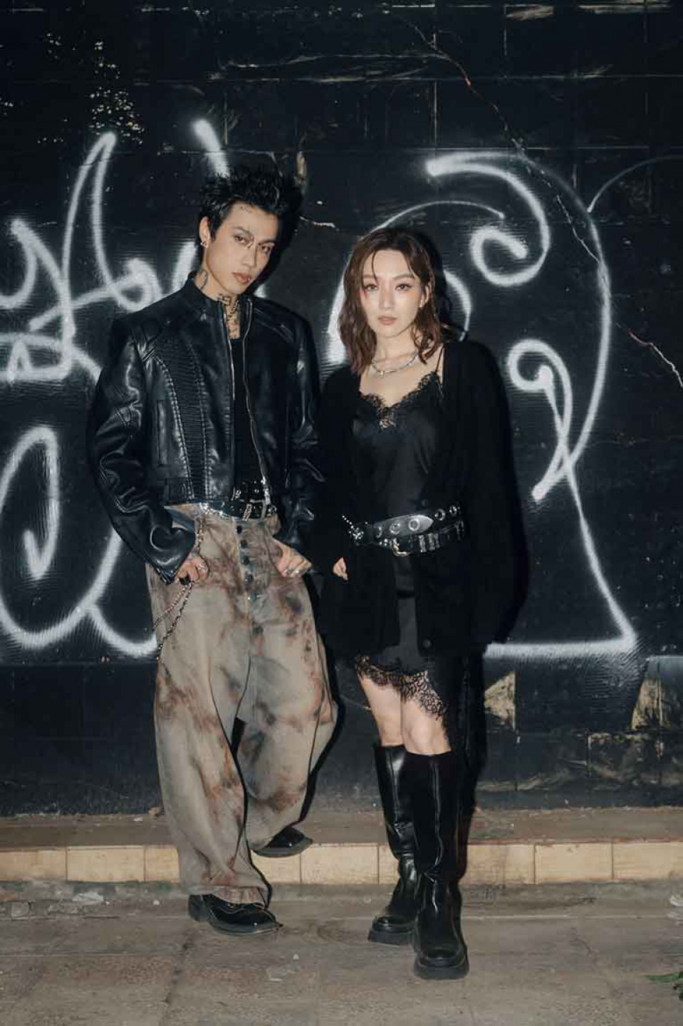 閻奕格(右)力邀充滿爆發力的Marz23(左)攜手打造〈戒不掉你的愛〉男女合唱版