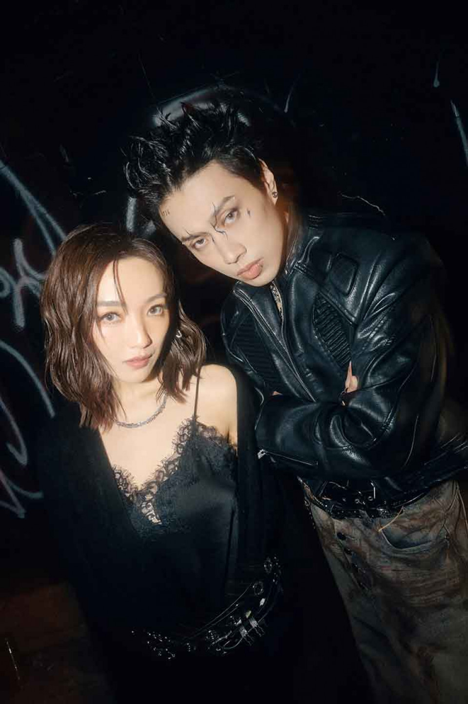 閻奕格(左)邀約合作後,兩人竟在信義區巧遇,笑稱有緣分註定要合作