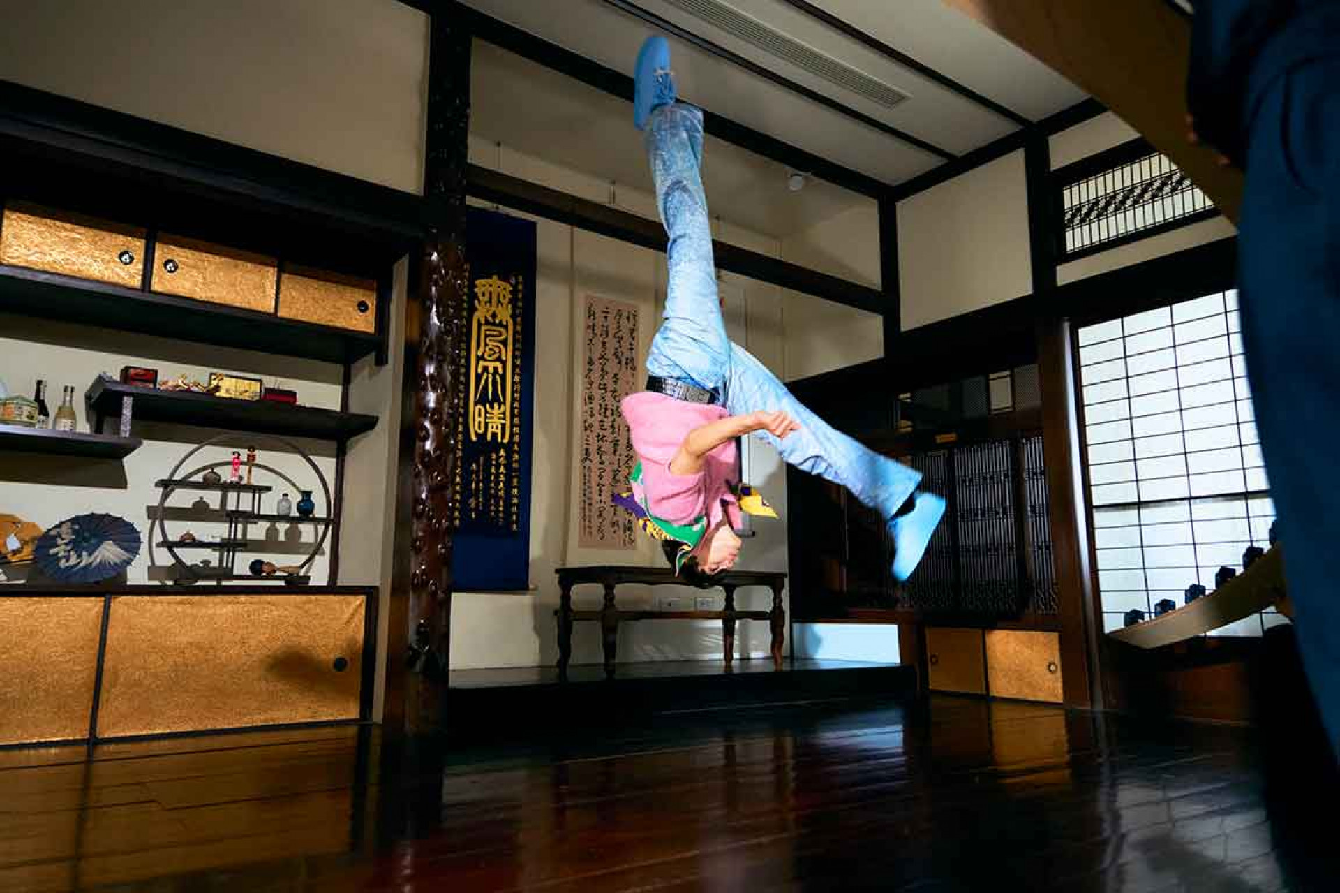 MV結合武術與街舞 加入側翻 空中迴旋踢高難度動作