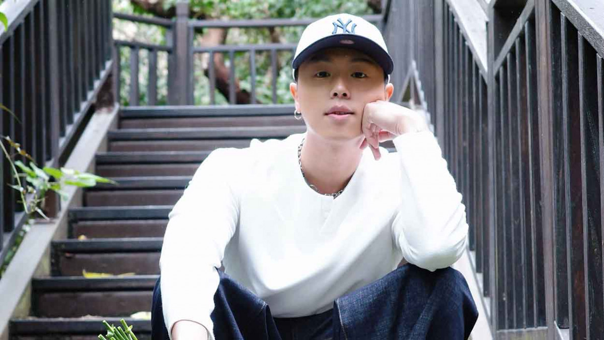 HowZ 新歌〈東京巴黎〉甜蜜升級！桔梗花藏戀愛密碼 告別曖昧改走「純愛系」浪漫