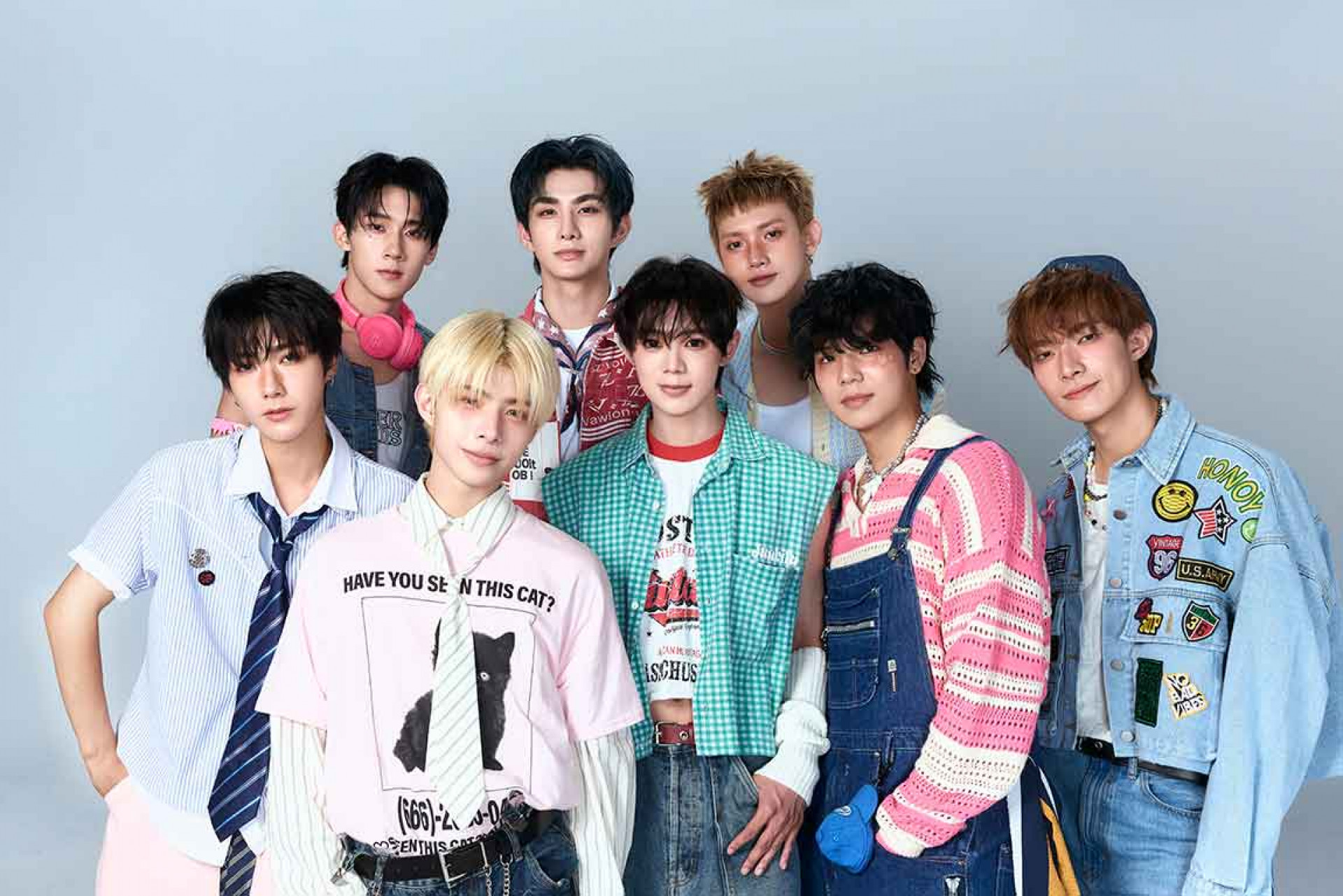 ARKis(上排左:Vin、雁凱、李定;下排左:崇峻、東翰、Alex、Mikey、彫秦